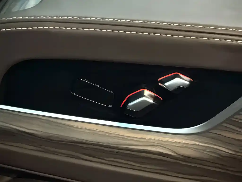 BMW 5 Series New Energy — миниатюра 13