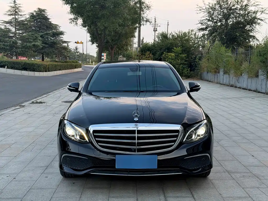 Mercedes-Benz E-Class — миниатюра 2