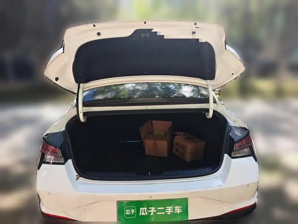 Hyundai Elantra — миниатюра 15