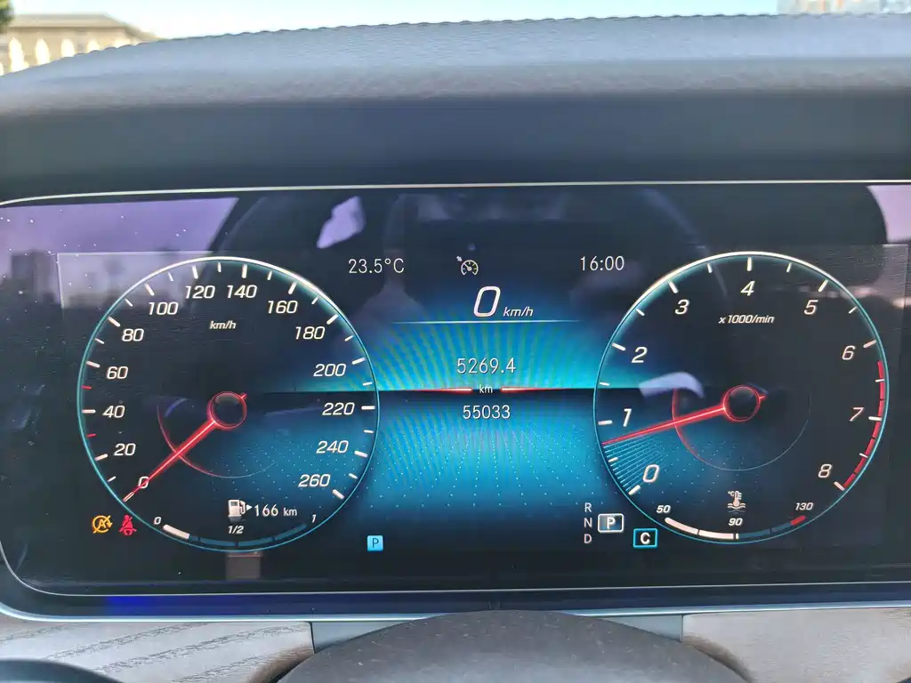 Mercedes-Benz E-Class — миниатюра 11