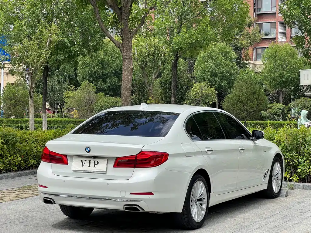 BMW 5 Series — миниатюра 4