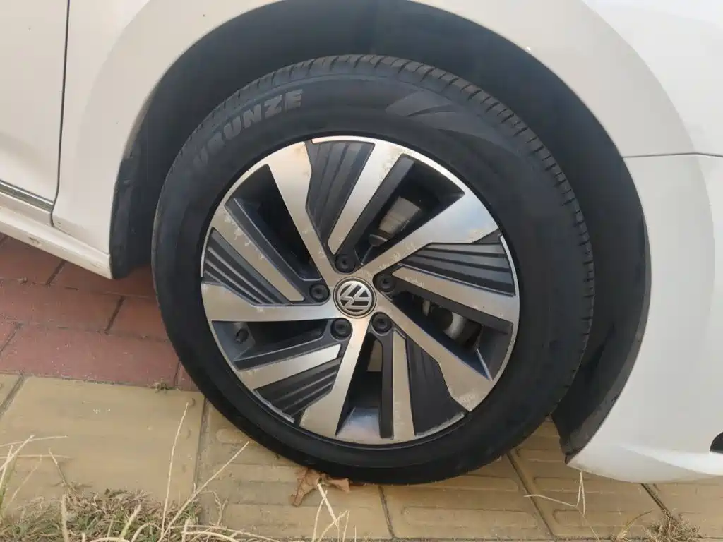 Volkswagen Passat PHEV — миниатюра 8