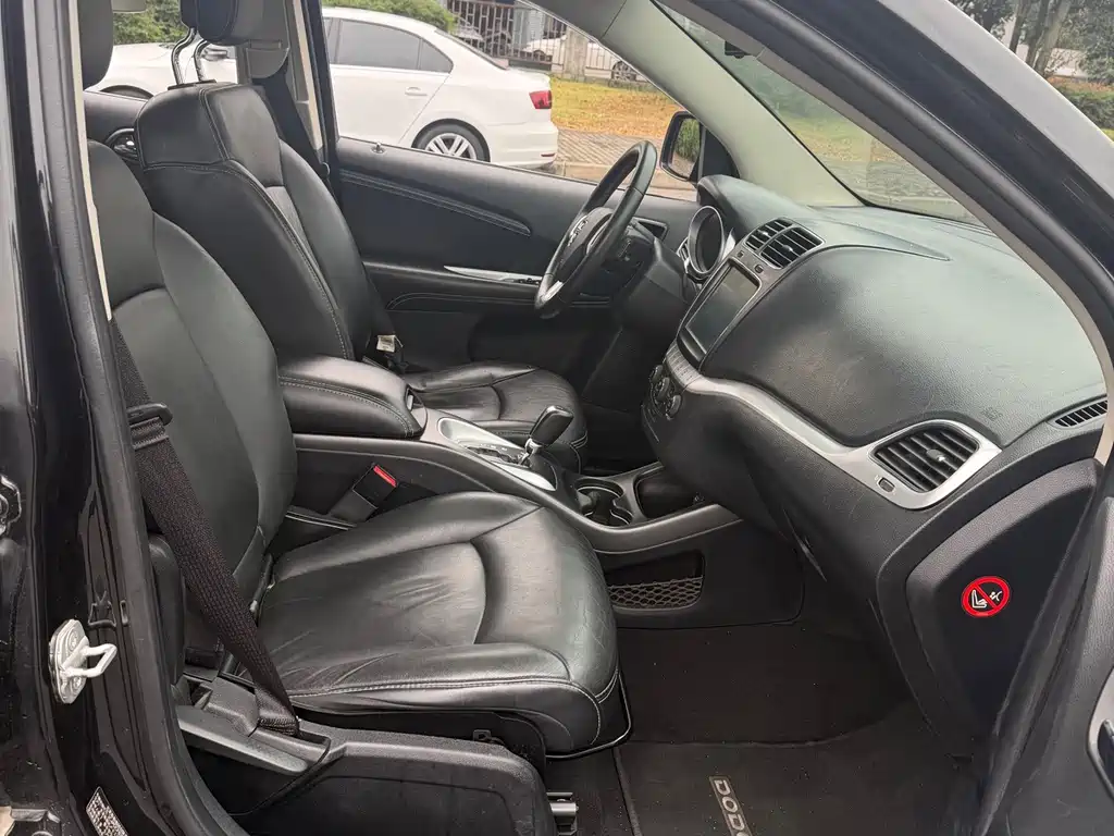 Dodge Journey — миниатюра 8