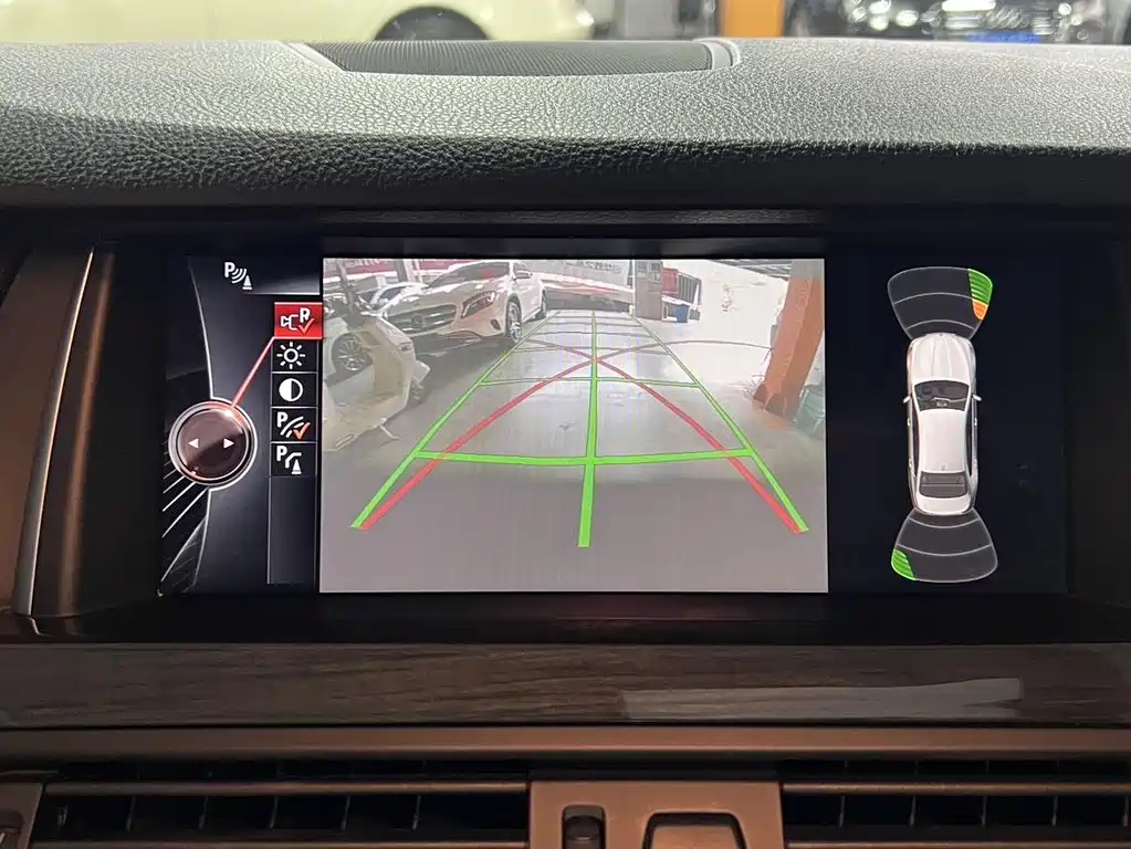 BMW 5 Series — миниатюра 14