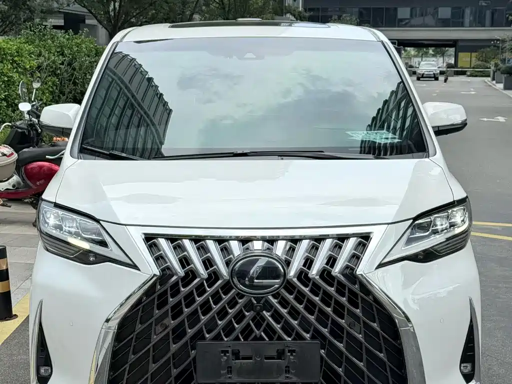 Lexus LM — миниатюра 7