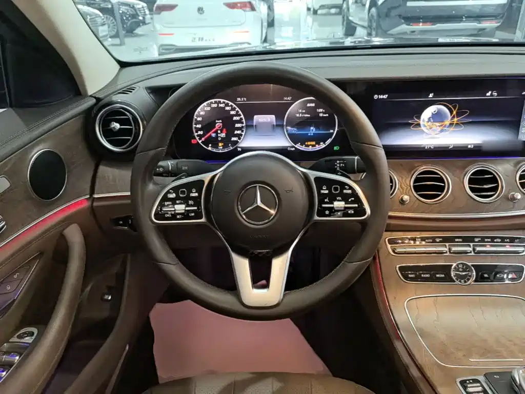 Mercedes-Benz E-Class — миниатюра 11