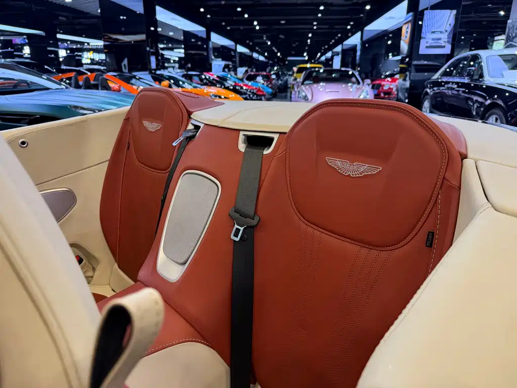 Aston Martin DB11 4.0T V8 Volante, фото 18