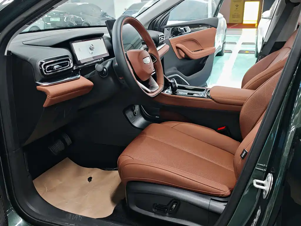 Geely Emgrand 2026 5 1.5T DCT Luxury