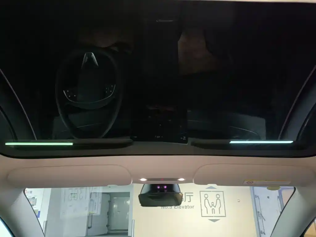 Tesla Model 3 — миниатюра 18