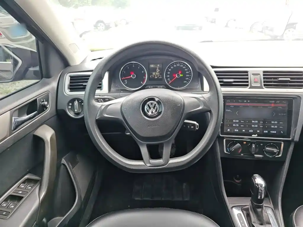 Volkswagen Santana — миниатюра 11