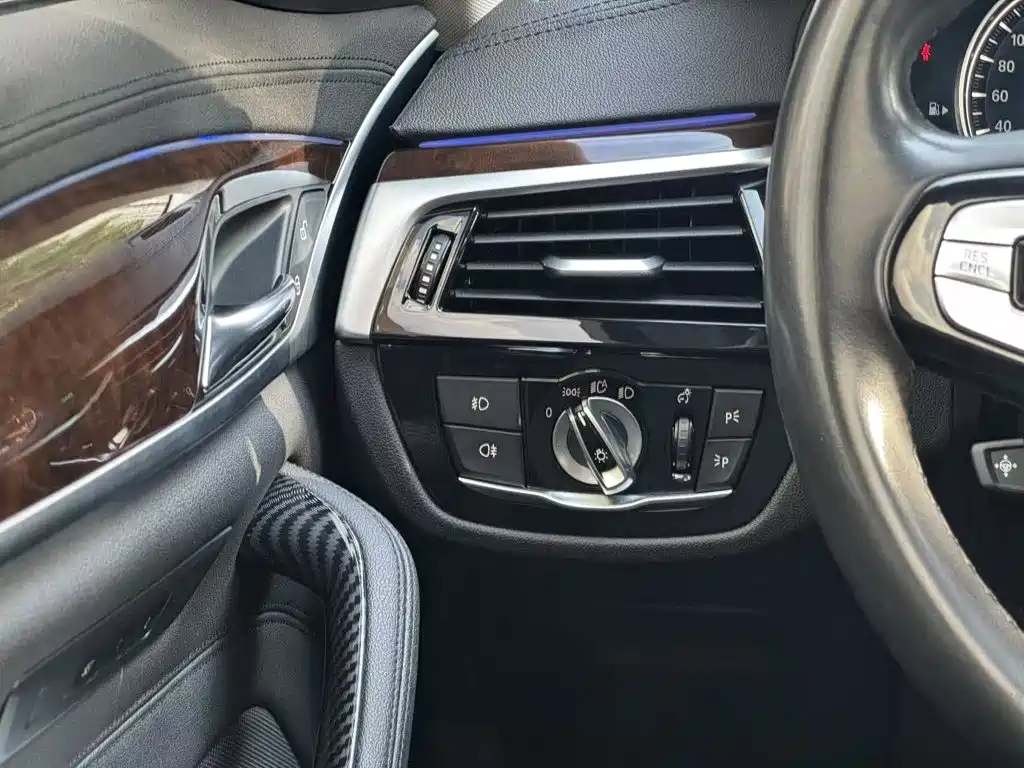 BMW 5 Series — миниатюра 18