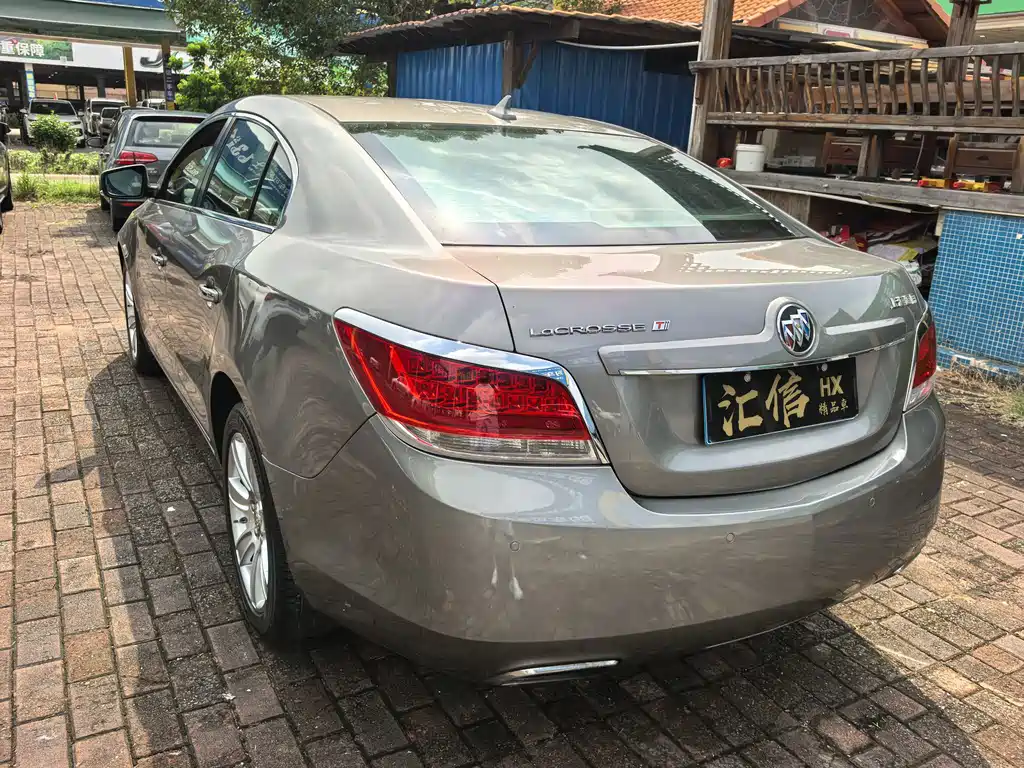 Buick LaCrosse — миниатюра 10
