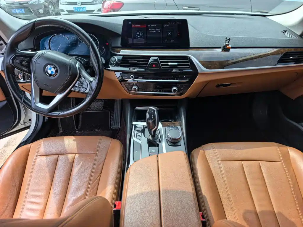 BMW 5 Series — миниатюра 8