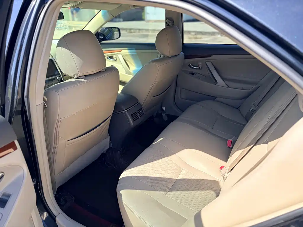 Toyota Camry — миниатюра 7