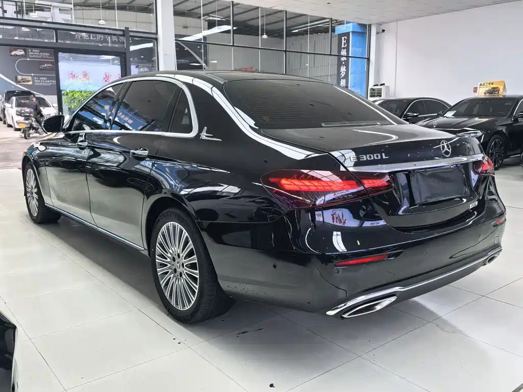 Mercedes-Benz E-Class — миниатюра 5