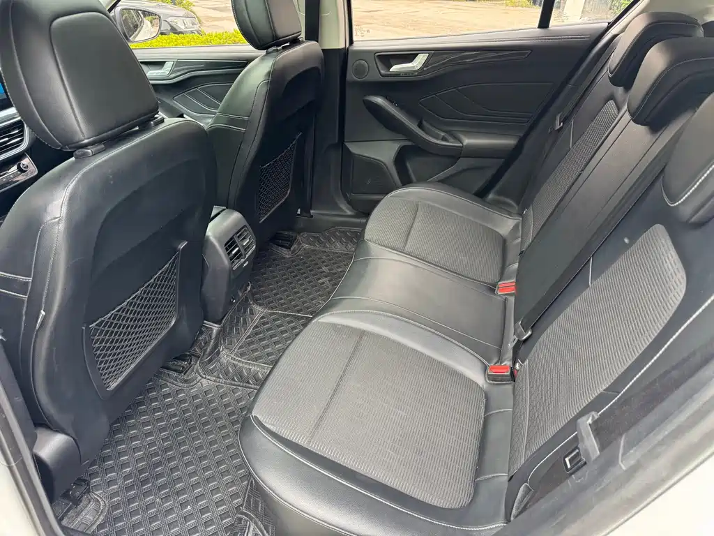 Ford Focus — миниатюра 10