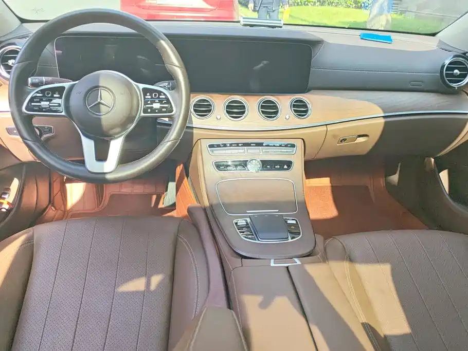 Mercedes-Benz E-Class — миниатюра 6