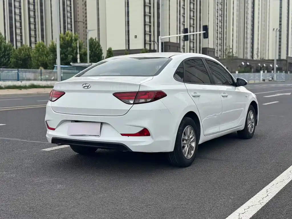Hyundai Elantra — миниатюра 7