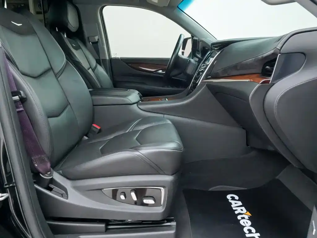 Cadillac Escalade — миниатюра 13