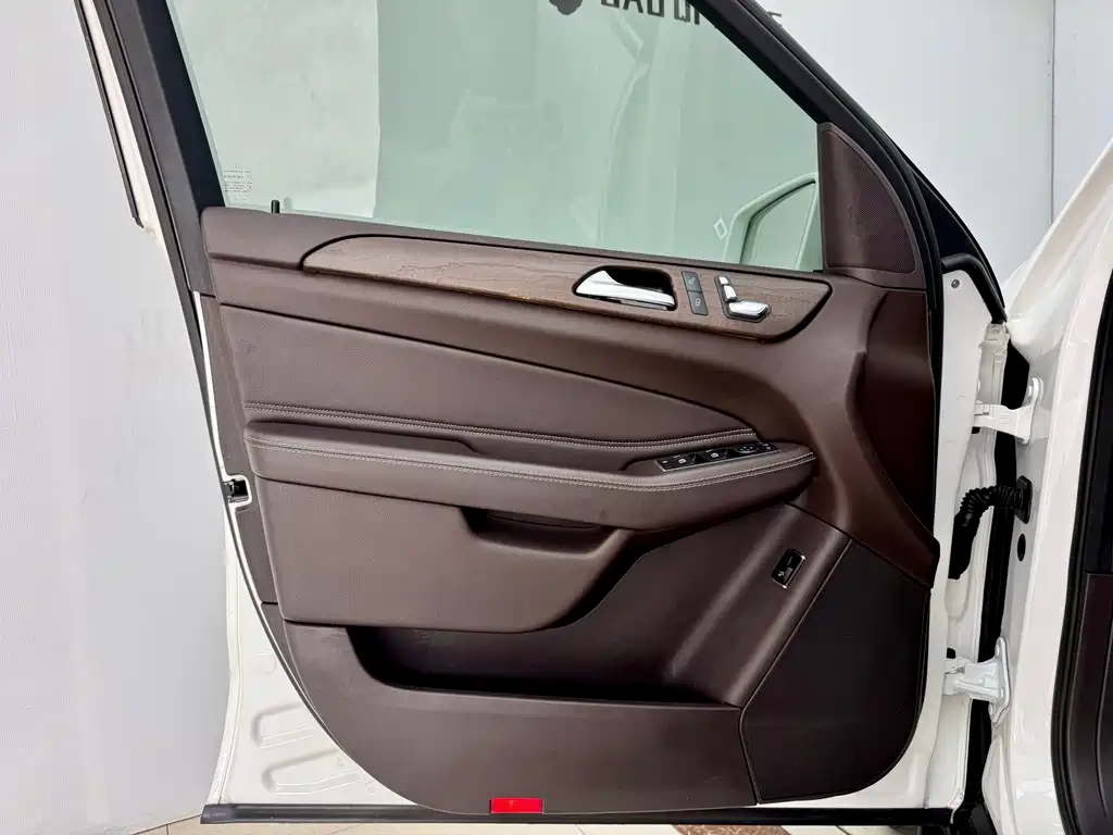 Mercedes-Benz GLE (Import) — миниатюра 7