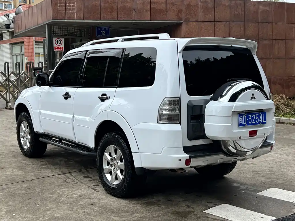 Mitsubishi Pajero (Import) — миниатюра 6