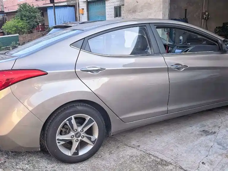 Hyundai Elantra 2012 1.6L AT Luxury