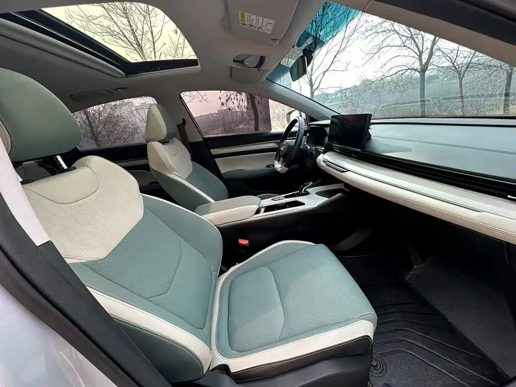 Geely L HiP — миниатюра 13