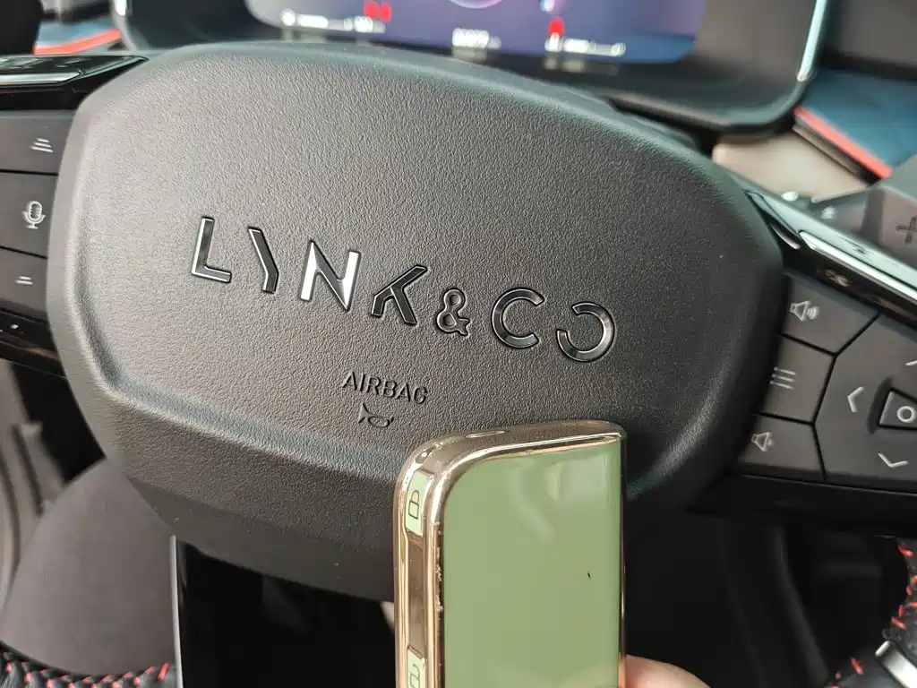Lynk & Co 06 — миниатюра 12