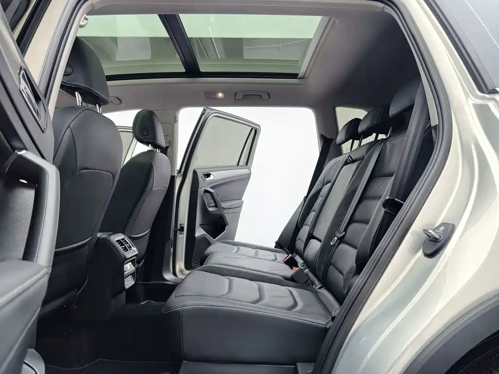 Volkswagen Tiguan L — миниатюра 18
