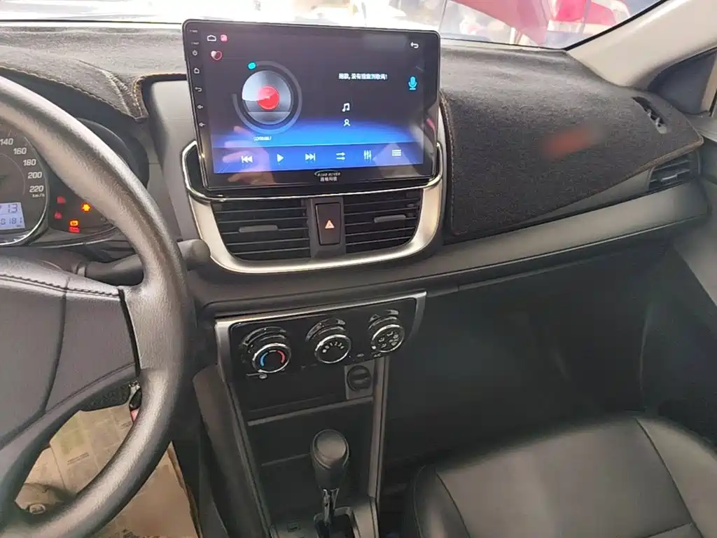 Toyota Yaris L — миниатюра 10