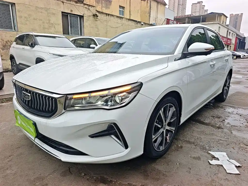Geely Emgrand 2022