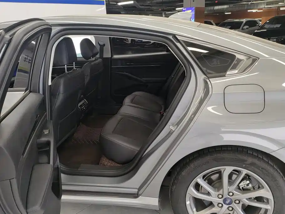 Ford Mondeo — миниатюра 11