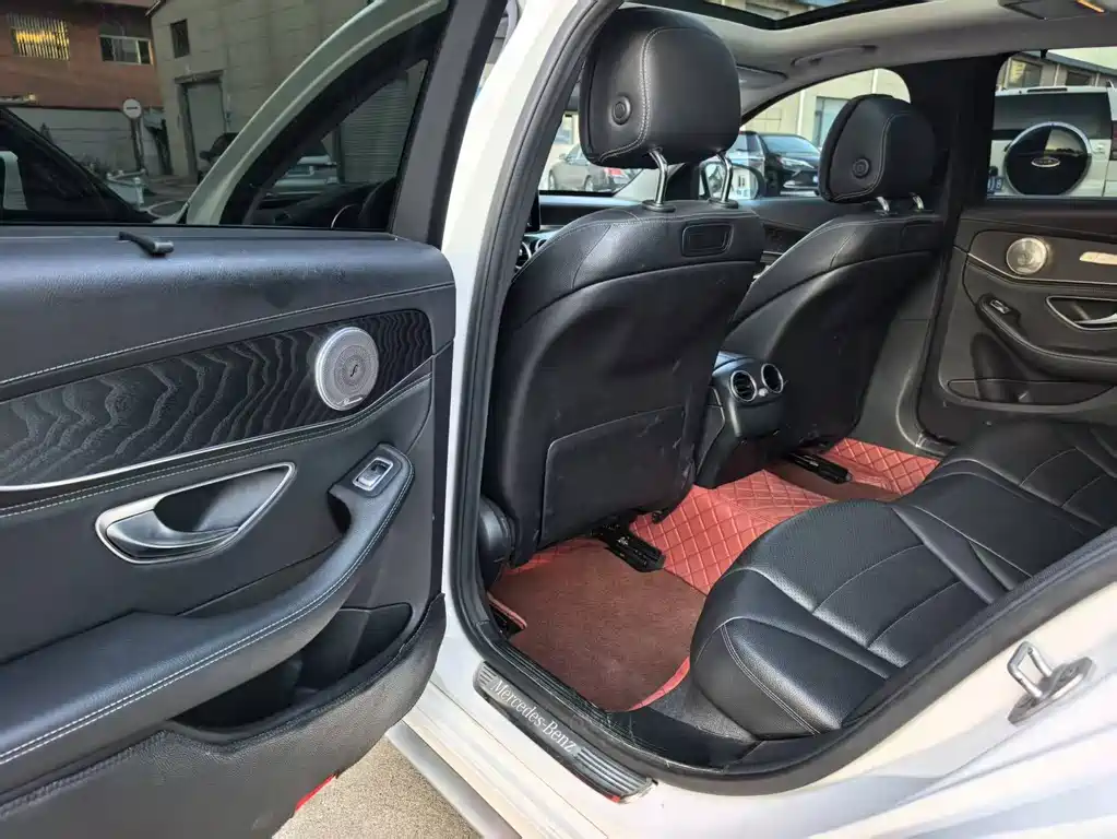 Mercedes-Benz C-Class — миниатюра 9