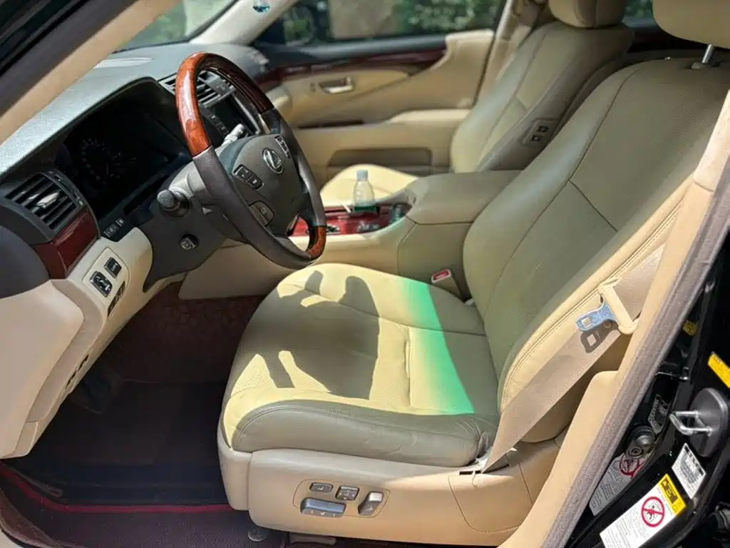 Lexus LS — миниатюра 7