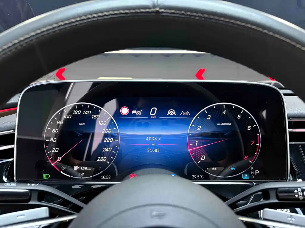 Mercedes-Benz E-Class — миниатюра 7