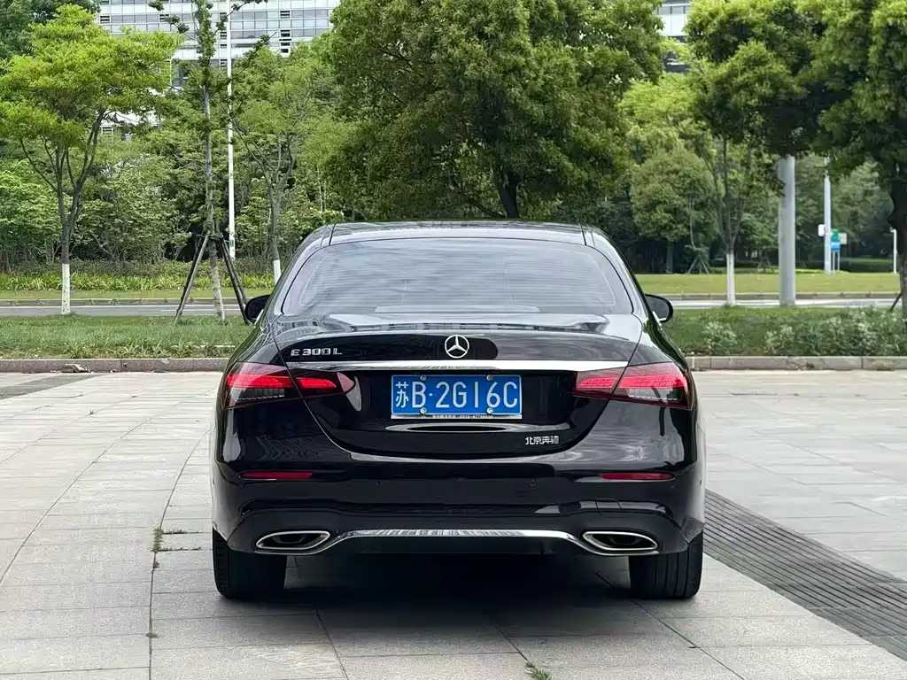 Mercedes-Benz E-Class — миниатюра 8