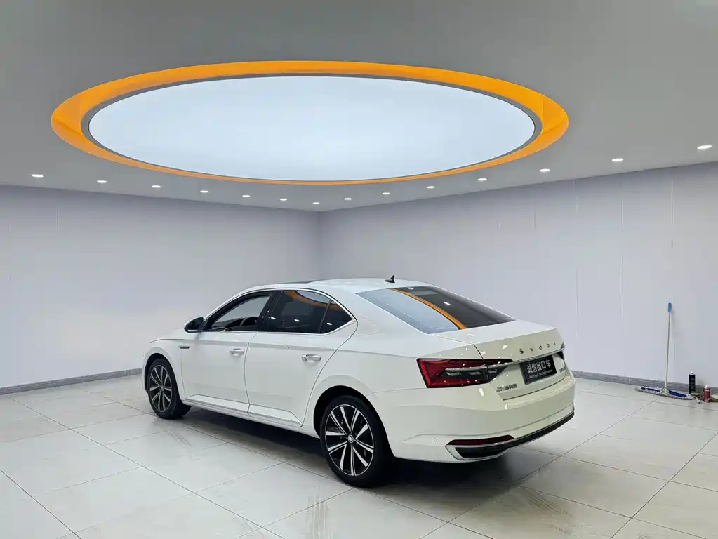 Skoda Superb — миниатюра 4
