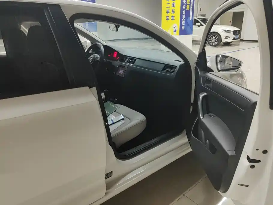 Volkswagen Santana — миниатюра 8