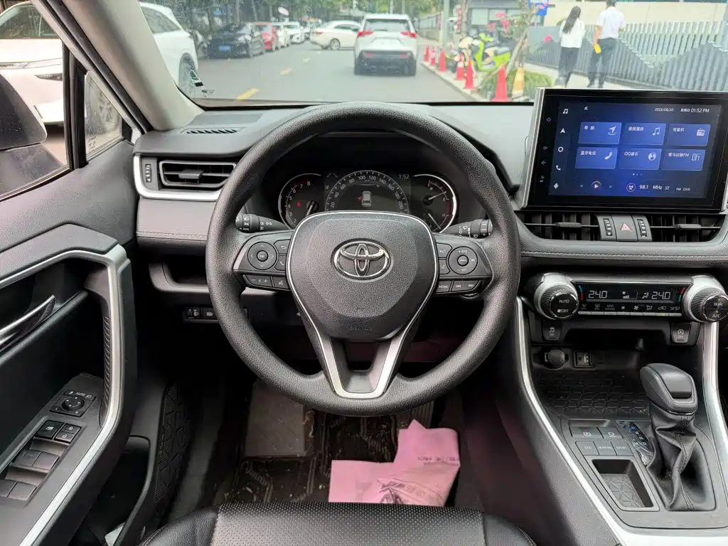 Toyota RAV4 — миниатюра 14