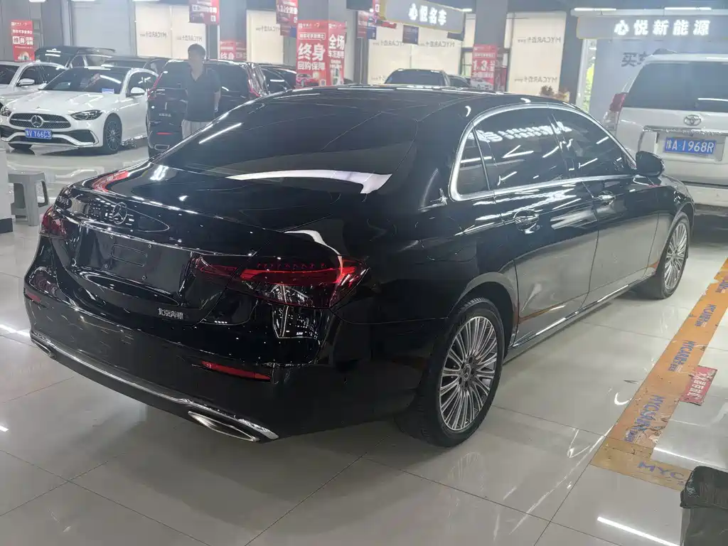 Mercedes-Benz E-Class — миниатюра 6