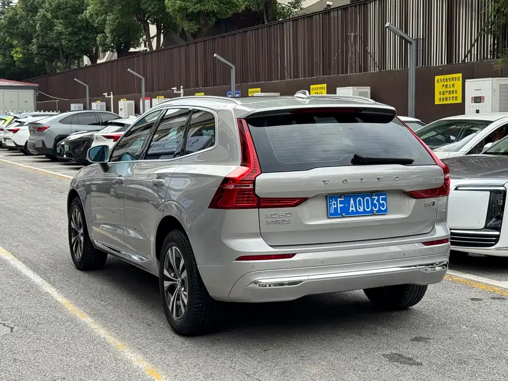 Volvo XC60 2023 B5 Luxury