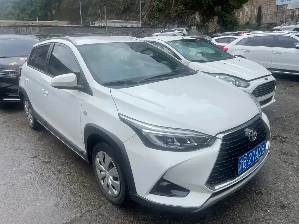 Toyota Yaris L — миниатюра 2