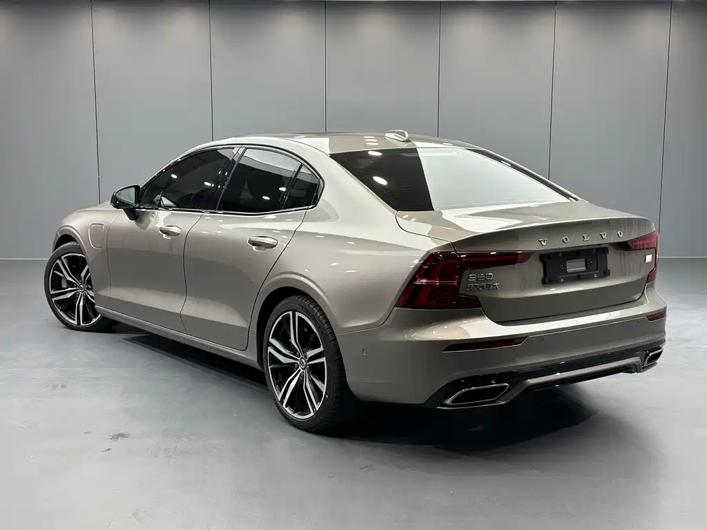 Volvo S60 PHEV — миниатюра 6