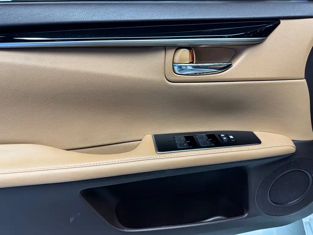 LEXUS  ES