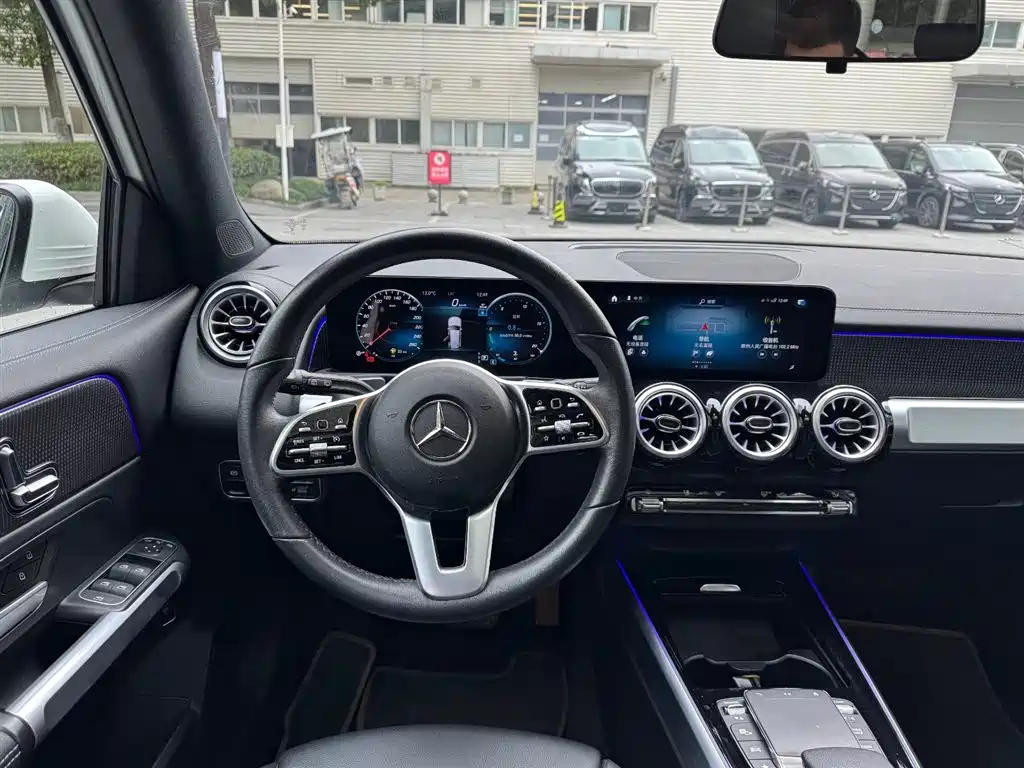 MERCEDES-BENZ GLB