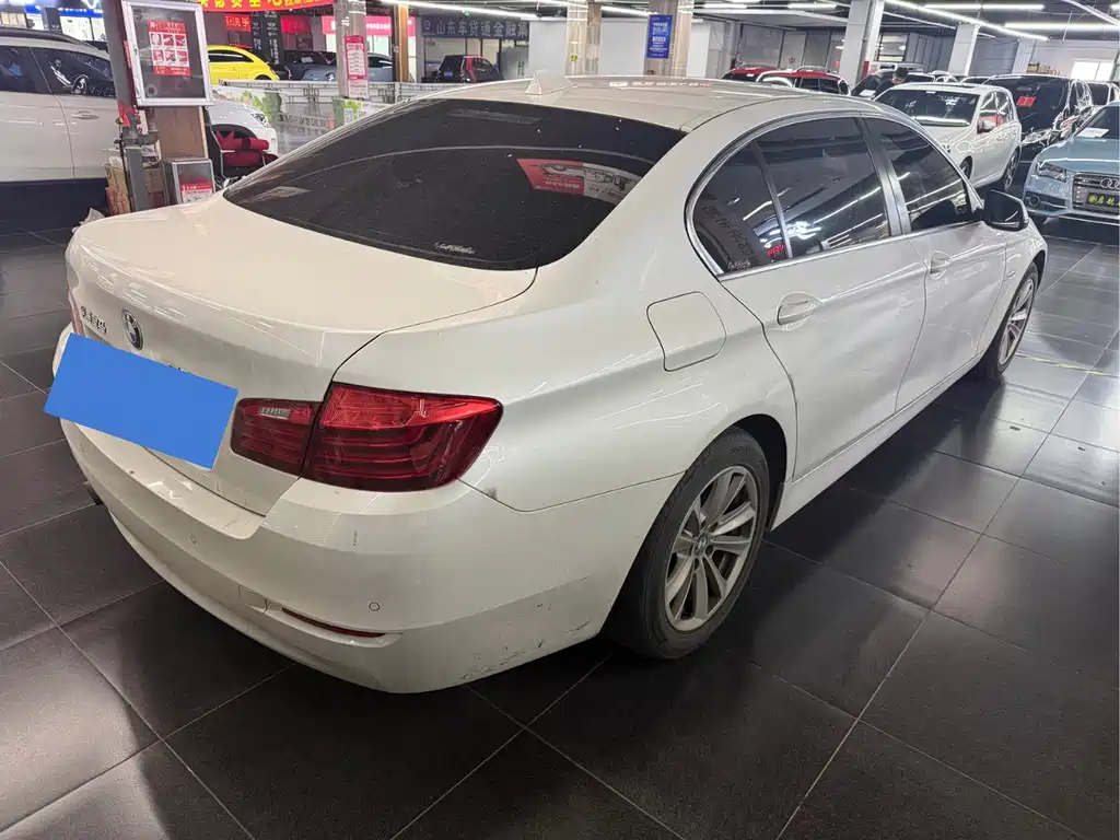 BMW 5 Series — миниатюра 12