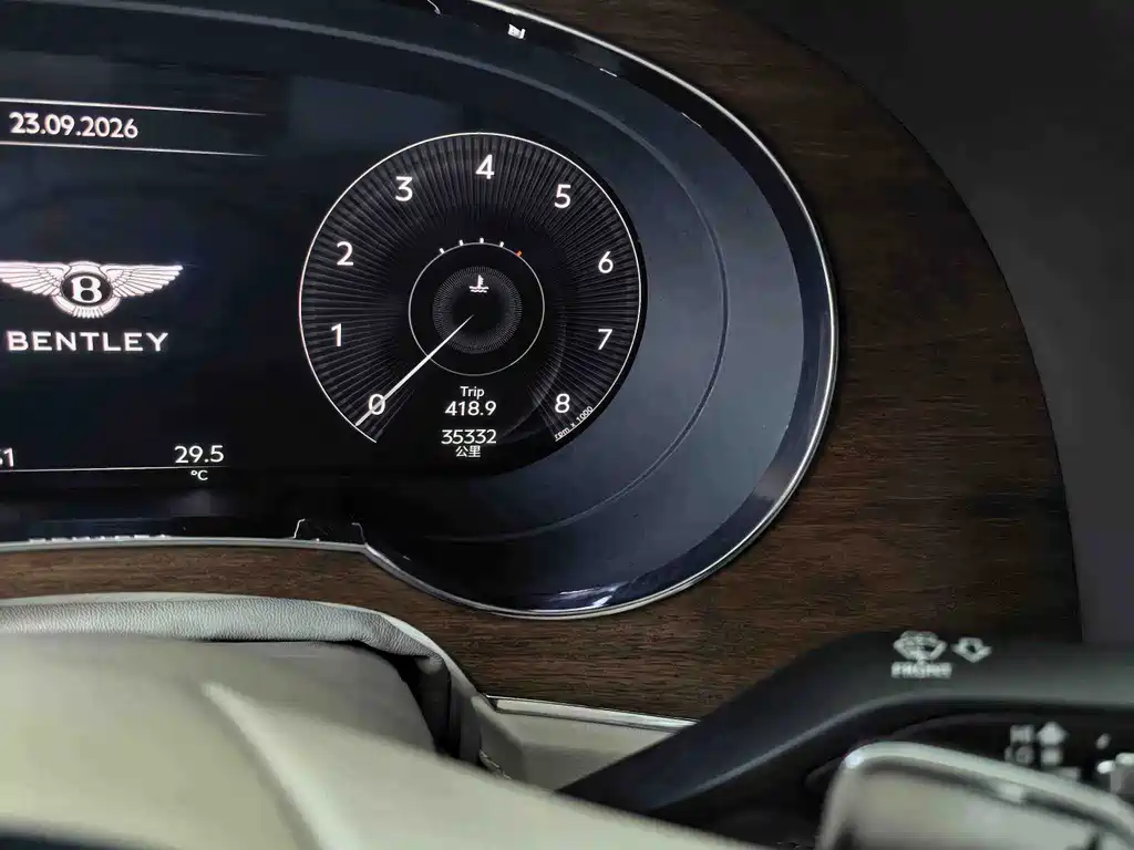 Bentley Bentayga — миниатюра 6