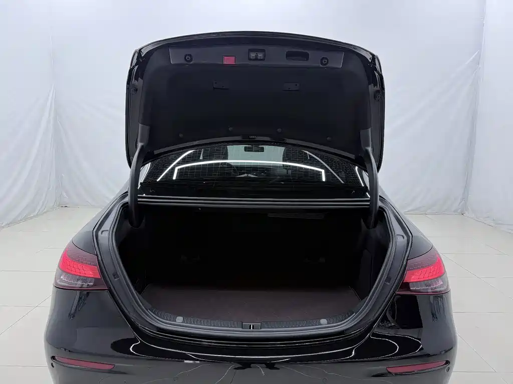 Mercedes-Benz E-Class — миниатюра 15