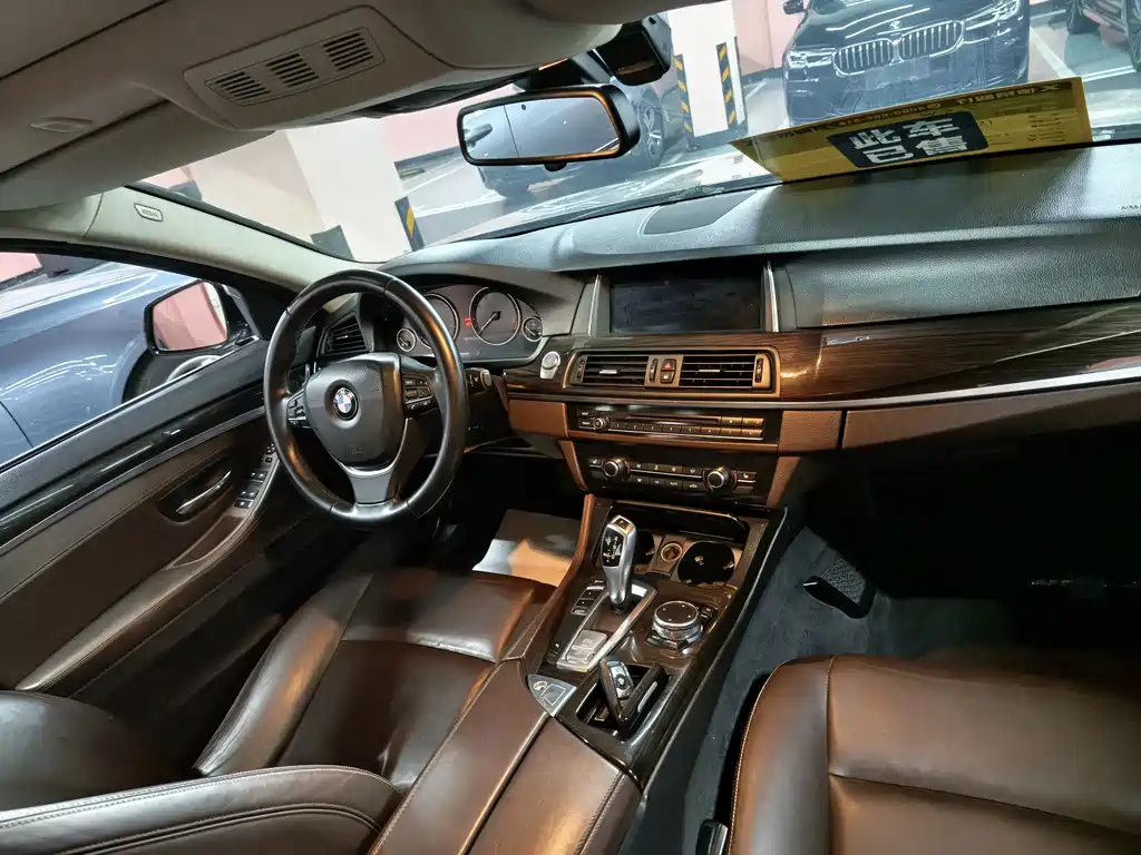 BMW 5 Series — миниатюра 6