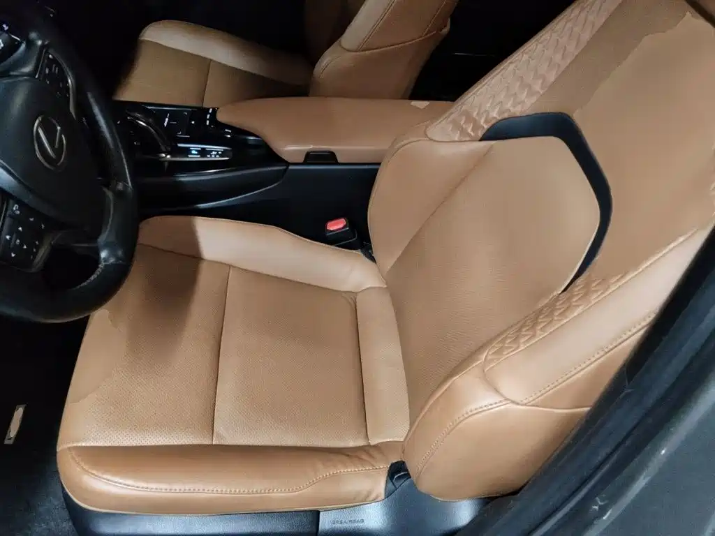 Lexus UX New Energy — миниатюра 8